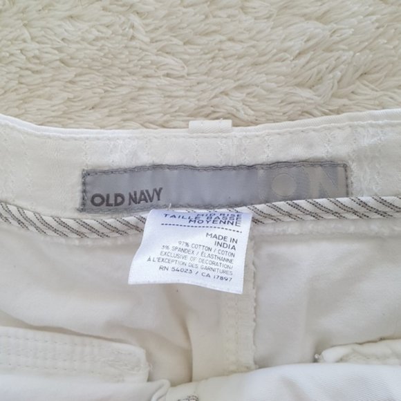 Old Navy midrise white shorts with button details - Picture 7 of 10